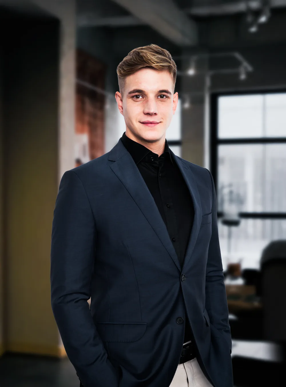 Dominik Nowicki w biurze